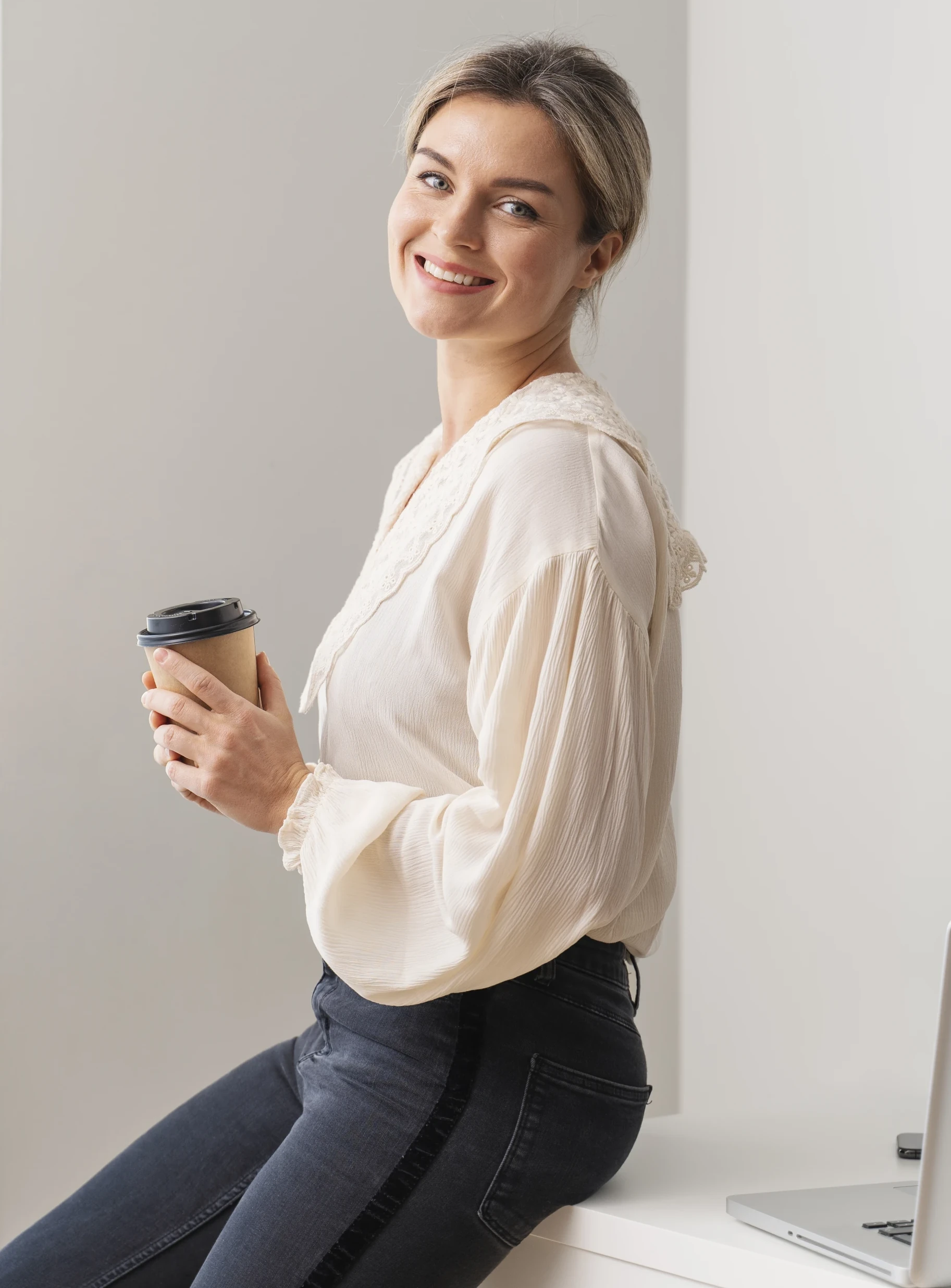 Une entrepreneuse qui a réussi et qui profite pleinement de la vie